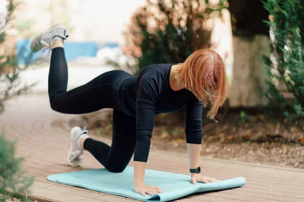 LEG LIFTS WOMEN