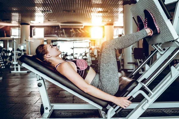 LEG PRESS WOMEN